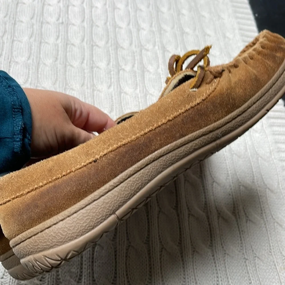 Men’s fireside sz 10 suede slippers. Rubber sole. Flannel plaid insole lining